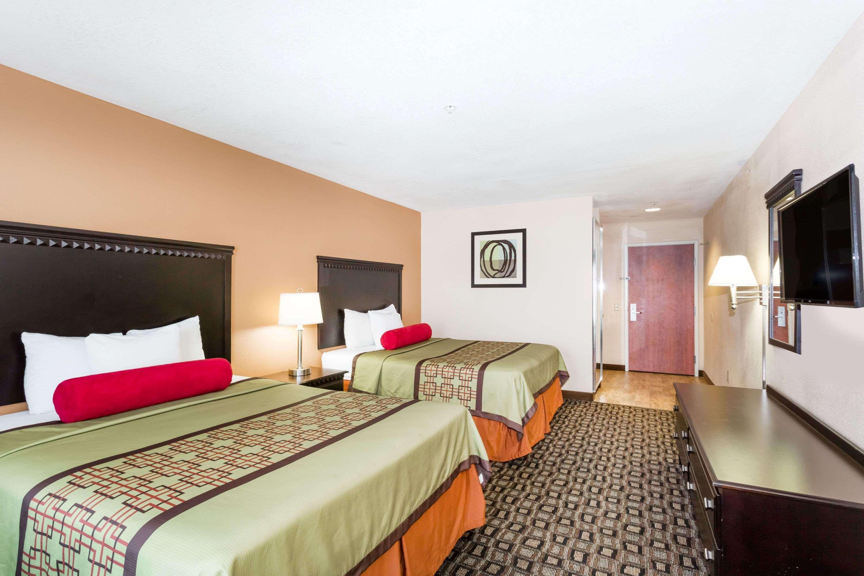 Days Inn & Suites By Wyndham Savannah North I-95 Port Wentworth Exteriér fotografie