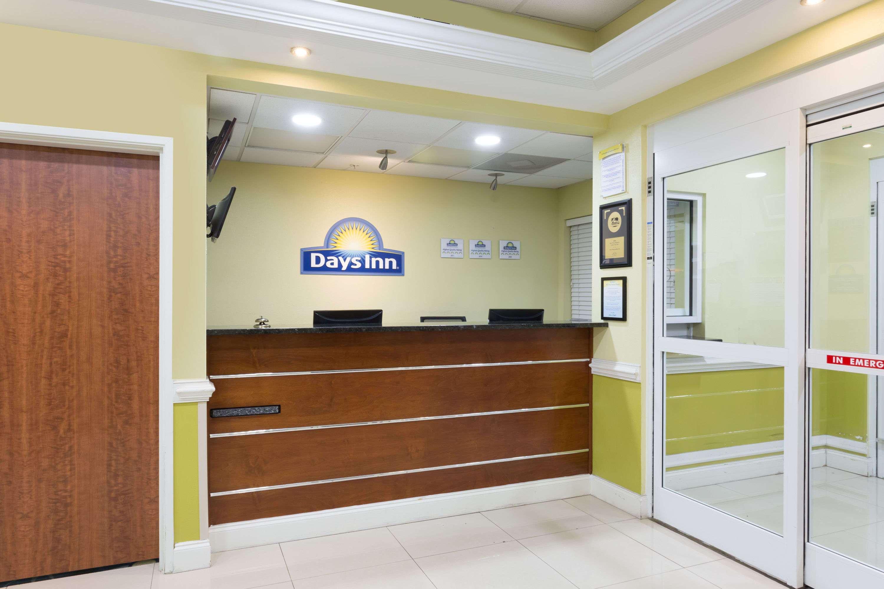 Days Inn & Suites By Wyndham Savannah North I-95 Port Wentworth Exteriér fotografie